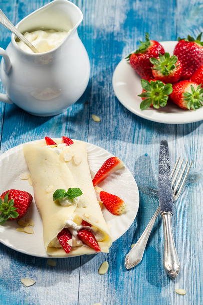 Pancakes with strawberries and whipped cream - Fotoğraf, Görsel