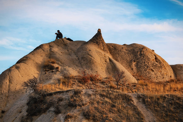A sziklaalakzatok a kard-völgyben, közel a város Goreme Cappadocia, Törökország - Fotó, kép