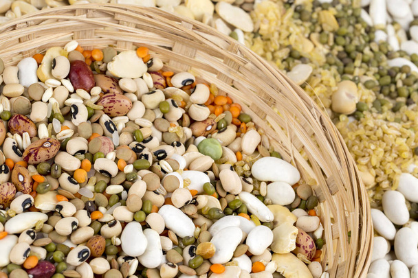 Légumineuses abstraites - vue de dessus d'une variété de haricots colorés, lentilles et pois
 - Photo, image