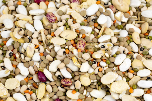 legume abstract - pohled shora na různé barevné fazole, čočka a hrášek - Fotografie, Obrázek