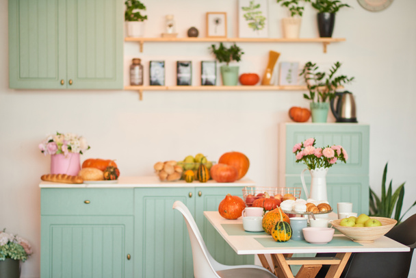autumn kitchen decoration with pumpkins - Фото, зображення