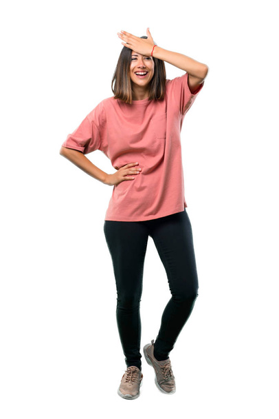 Corpo cheio de menina com camisa rosa acaba de perceber algo e tem a intenção de a solução
 - Foto, Imagem