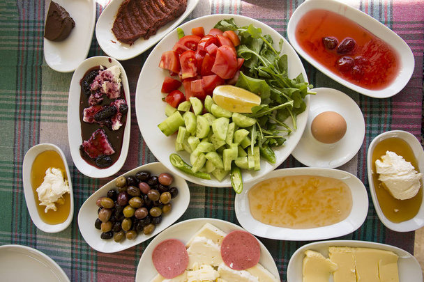 Смачні традиційний турецький сніданок. Фото концепції подорожей.  - Фото, зображення