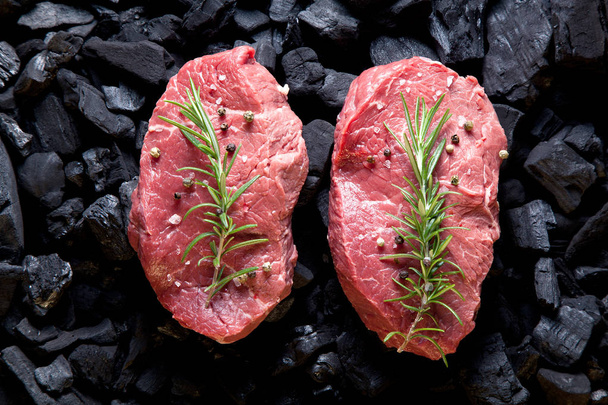 Beef steak on the charcoal. - Valokuva, kuva