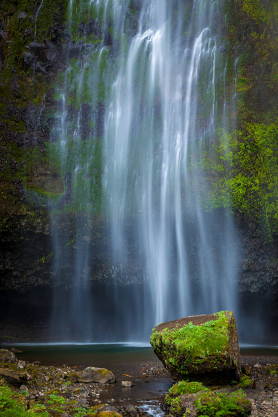 Zár megjelöl kilátás nyílik a híres Multnomah Falls Oregonban - Fotó, kép
