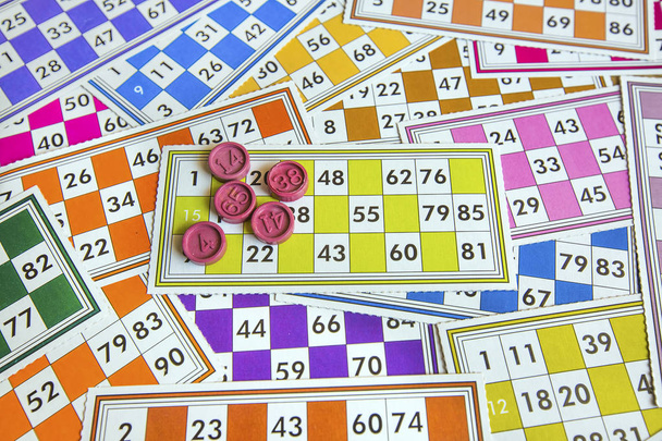 Cartes de bingo (tombola / loto) et avec numéros isolés
 - Photo, image