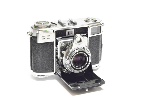 starý vintage kamera izolované na bílém pozadí - Fotografie, Obrázek