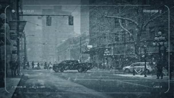 Люди с камер наблюдения переходят дорогу в снежную погоду
 - Кадры, видео