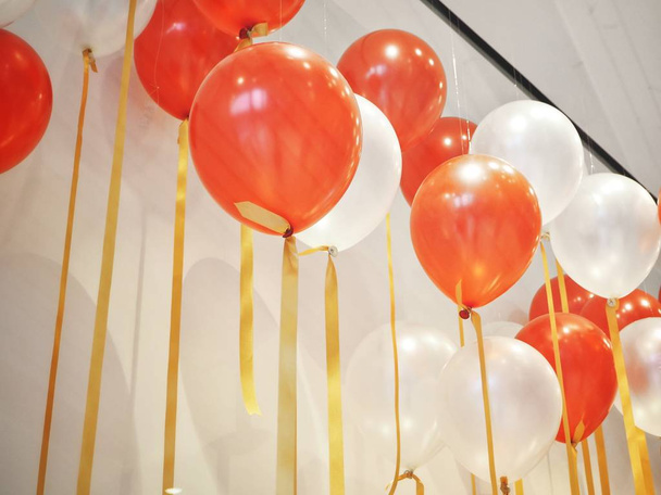 Close up de balões vermelhos
 - Foto, Imagem