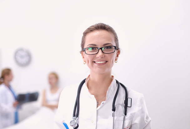 Portrait of woman doctor standing at hospital - Фото, зображення