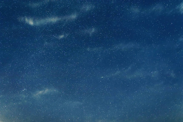 Éjszakai Égboltos háttérképek a csillagok és a felhők - Fotó, kép