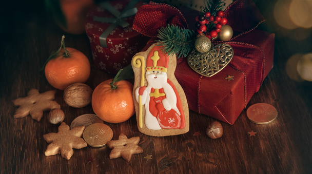 Nikolaus-Plätzchen mit Geschenken - Foto, Bild