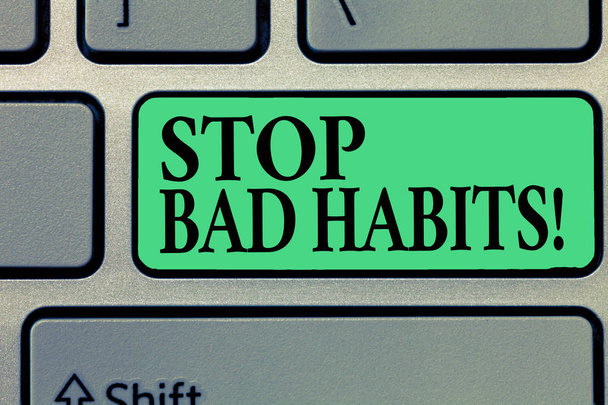 Escritura de texto a mano Detener malos hábitos. Concepto que significa pedirle a alguien que deje de hacer malas acciones y altitud
 - Foto, Imagen