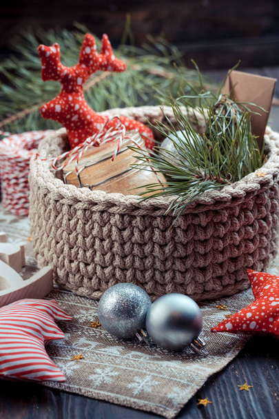 Christmas balls for Christmas tree in wicker red basket - Foto, Imagen
