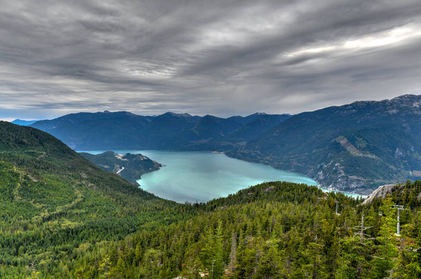 Garibaldi Lake is een alpine meer in Brits-Columbia, Canada, Bc. Het is gelegen nabij Squamish en Whistler. In Garibaldi provincial park ziet u bergen, gletsjers, wandelpaden, weilanden. - Foto, afbeelding