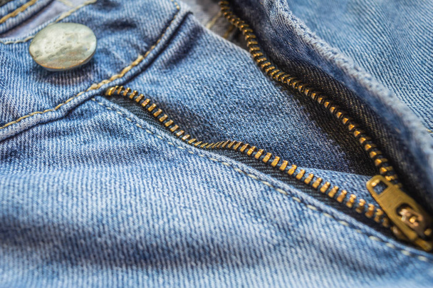 Rozepnuté a rozbalené modré džíny - Fotografie, Obrázek