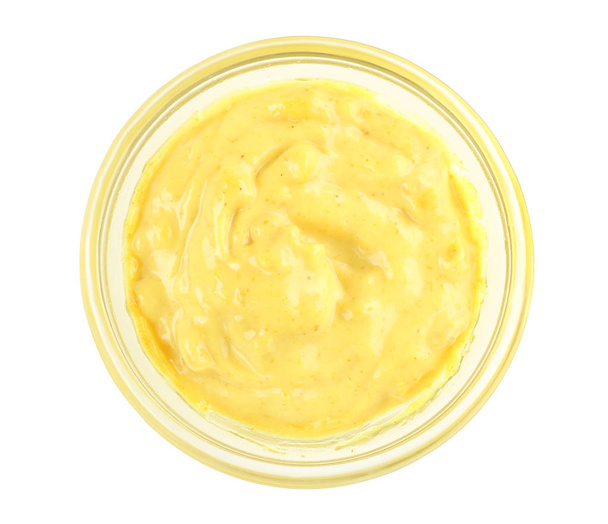 Molho amarelo saboroso em tigela no fundo branco
 - Foto, Imagem