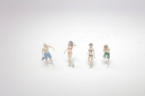 il gruppo di mini figure in piedi
 - Foto, immagini