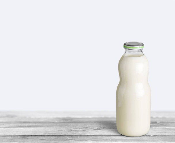 молоко в стеклянной бутылке
 - Фото, изображение
