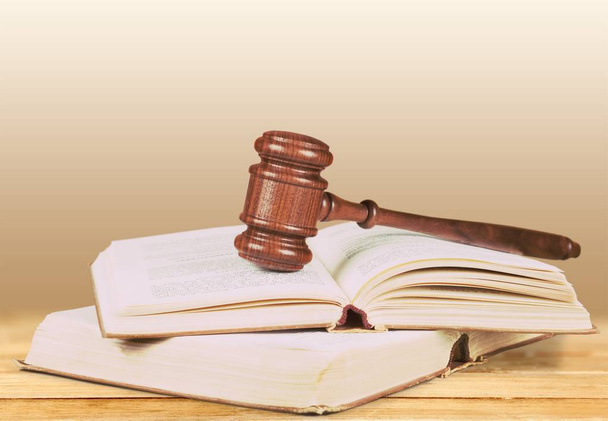 Дерев'яний суддя дав книжки, право і концепцію справедливості
 - Фото, зображення