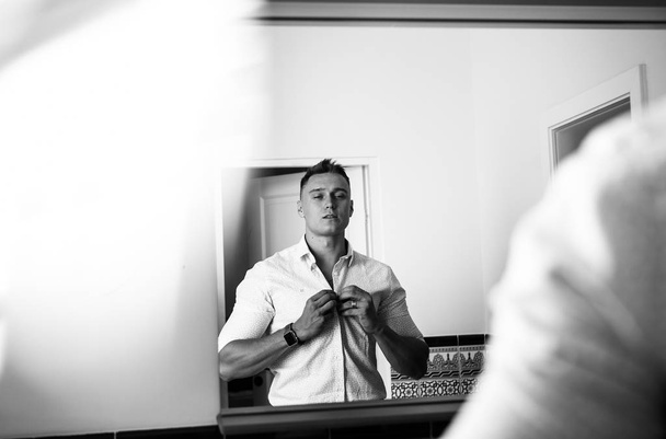 young handsome man preparing for wedding  - Foto, Bild