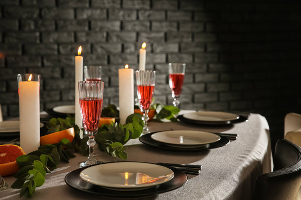Krásné prostírání stolu pro vánoční večeři - Fotografie, Obrázek