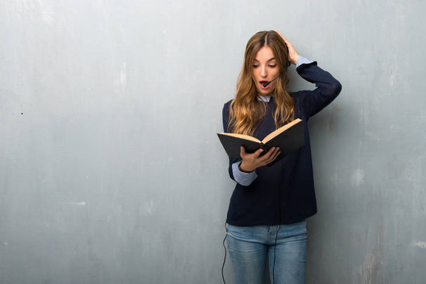 Telemarketer woman surprised while enjoying reading a book - Foto, Imagem