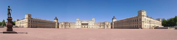 Vista panorámica del Palacio de Gatchina
 - Foto, imagen