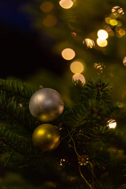 Vánoční strom dekorace na vánoční trh v jižním Německu modrá hodina večer - Fotografie, Obrázek