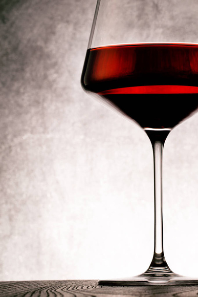 Red wine glass on dark wooden Table - Valokuva, kuva