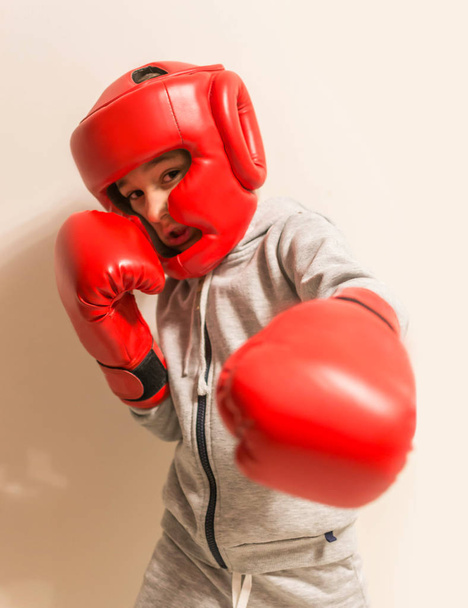 Waar kleine vechter bokser stakingen sport foto - Foto, afbeelding