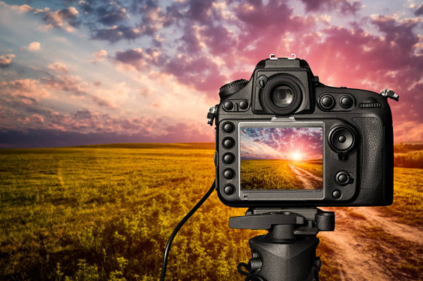 фотографія вид камера фотограф лінза прозорість відео фотографія цифрове скло розмитий фокус пейзаж фотографічна кольорова концепція заходу сонця схід сонця небо хмара - стокове зображення
 - Фото, зображення