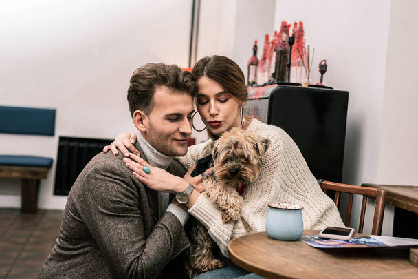 Happy couple is getting a small funny dog - Valokuva, kuva