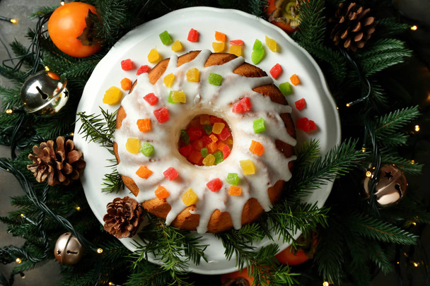 Belle tarte de Noël savoureuse sur la table
 - Photo, image