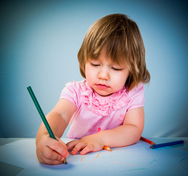 Little baby girl draws pencil - Foto, immagini