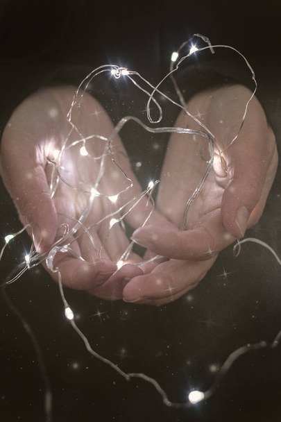 lights in woman's hands - Φωτογραφία, εικόνα
