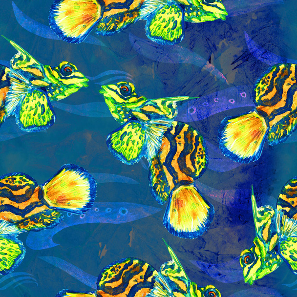 手描きの水彩画、波の背景を持つ濃い青の海の表面にシームレスなパターン、北京魚(シノキロプス・スプレンディダス、オシドリやオシドリ) - 写真・画像