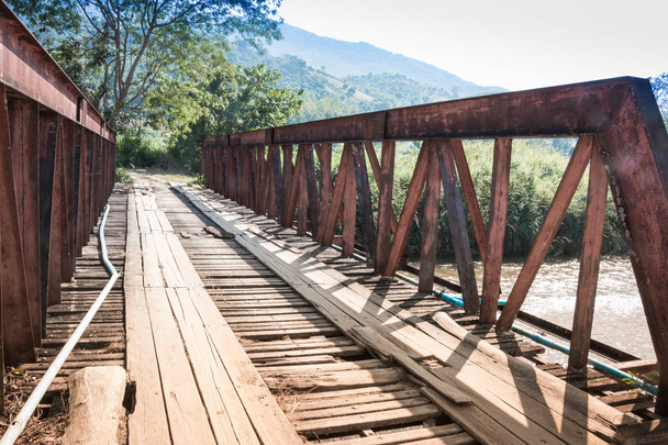 Eski demir köprü, bozulmamış Köprüsü, dağ Köprüsü - Fotoğraf, Görsel