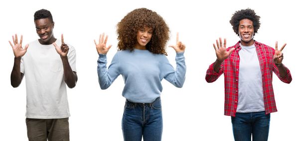 Collage di gruppo afroamericano di persone su sfondo isolato mostrando e indicando con le dita il numero sette sorridendo fiducioso e felice
. - Foto, immagini