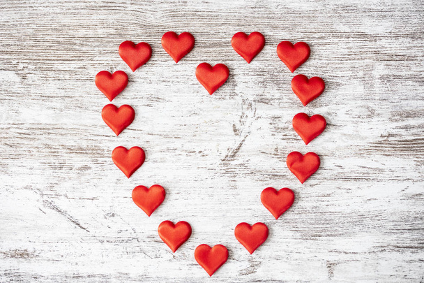 Muchos corazones forman un gran corazón. Concepto de San Valentín
. - Foto, imagen
