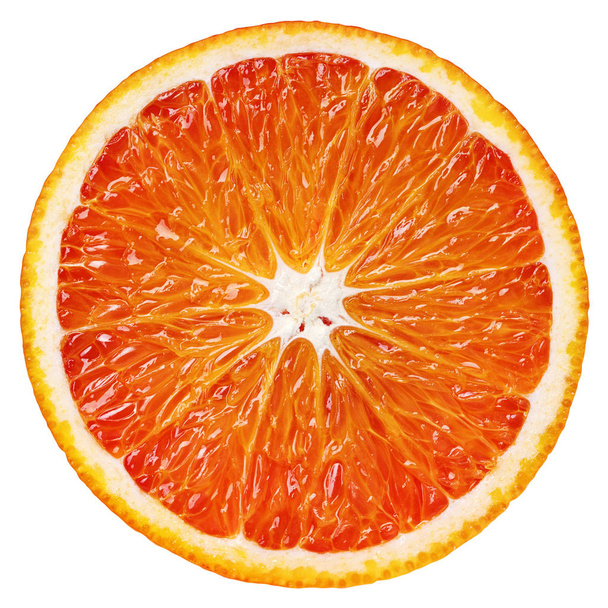 Вид сверху спелых кроваво-оранжевых цитрусовых, изолированных на белом фоне, с прорезью - Фото, изображение