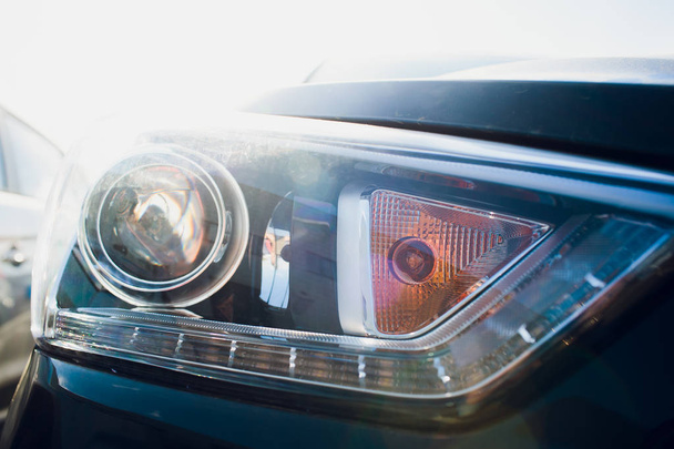 Car headlight with shallow depth field - Foto, Bild