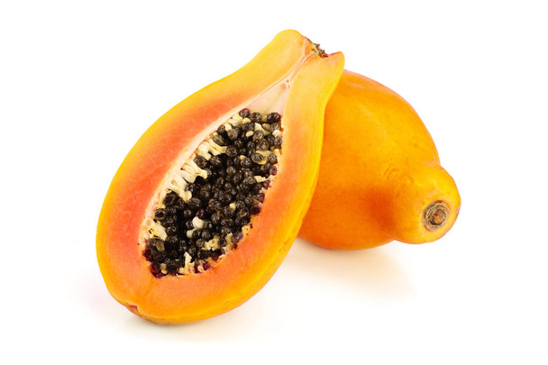 beyaz bir arka plan üzerinde izole olgun kesme papaya - Fotoğraf, Görsel