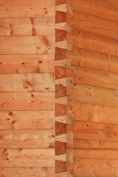 Illeszkednek, vagy sima illeszkednek erős közös részletet egy fából készült fal - Fotó, kép