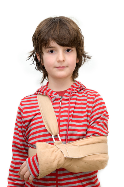 Menino com funda no braço quebrado
 - Foto, Imagem