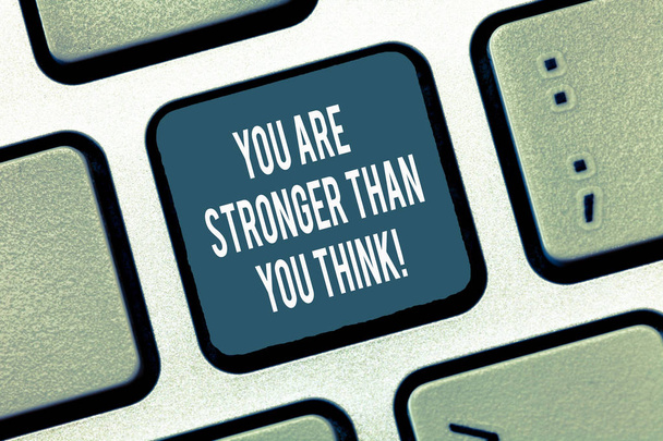 Textzeichen, das zeigt, dass du stärker bist, als du denkst. konzeptionelle Foto Anpassungsfähigkeit Stärke, um Hindernisse zu überwinden Tastatur Schlüssel Absicht, Computer-Nachricht zu erstellen, drücken Tastatur Idee. - Foto, Bild