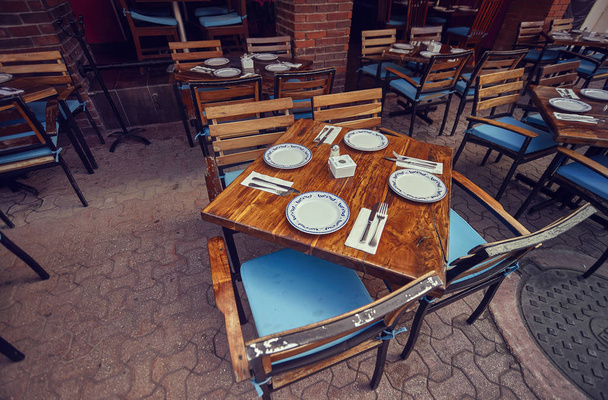 Table set ready for lunch on a main street of playa del carmen in mexico. - Foto, imagen