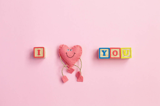 Szeretlek üzenetet írt a fadarabot. jel, romantika, a szerelem és Valentin-nap, - Fotó, kép