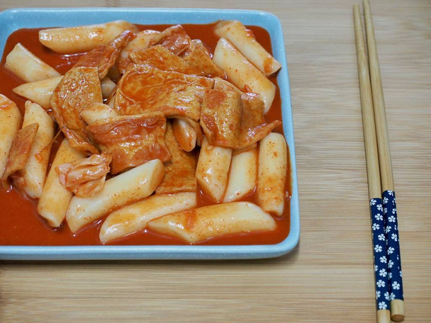 Koreanisches Essen Gebratener Reiskuchen, Tteok-Bokki - Foto, Bild