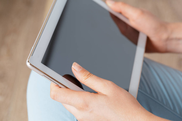 femme tenant tablette numérique, gros plan
 - Photo, image